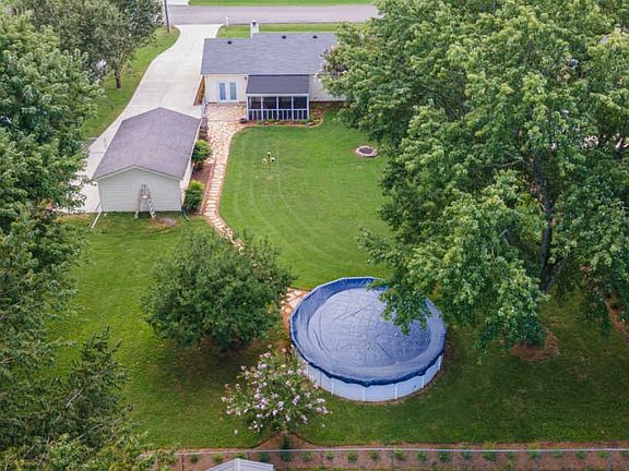 3rd image of 2548 Angelyn Dr