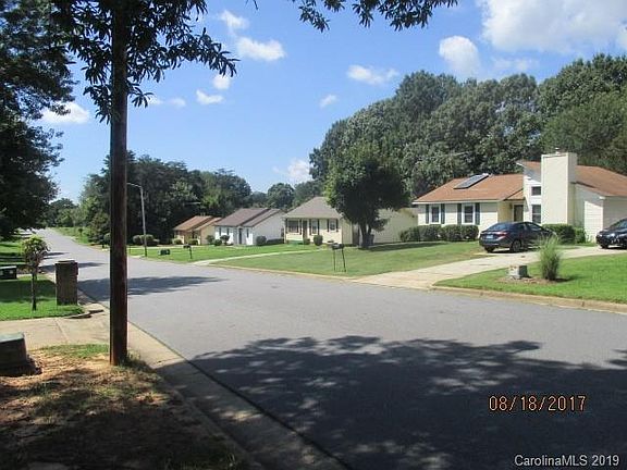 2nd image of 1109 McLaughlin St