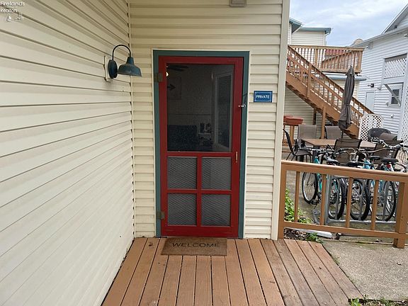 5th image of 317 Maple Ave #7