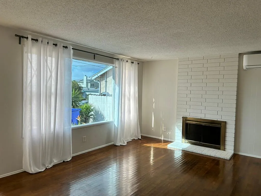 3 bed, 1256 sqft, $3,995 — Photo 4