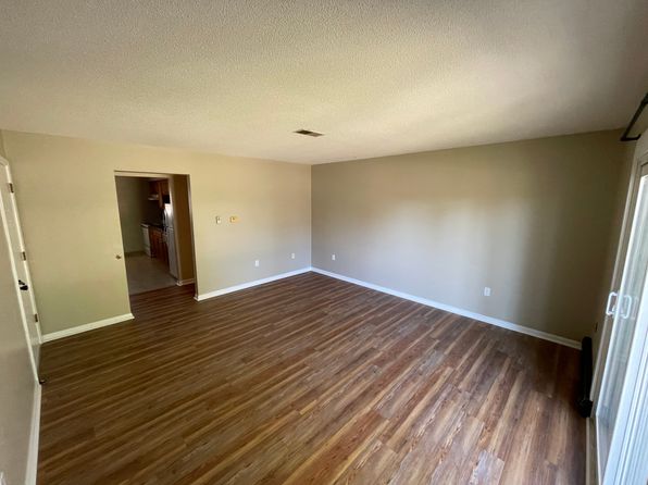 1605 Sunset St #1, Grinnell, IA 50112