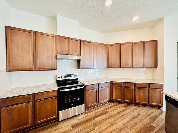 4th image of 576 Wild Rose Dr