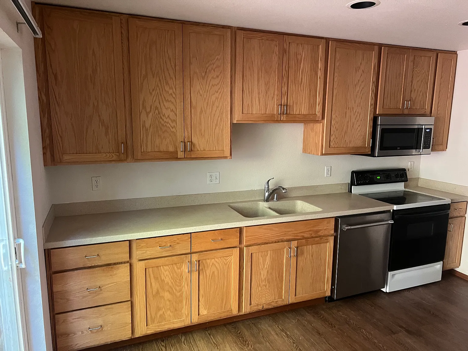 4 bed, 1400 sqft, $2,995 — Photo 2