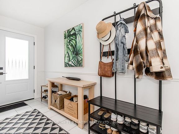 3rd image of 782 Chestnut St