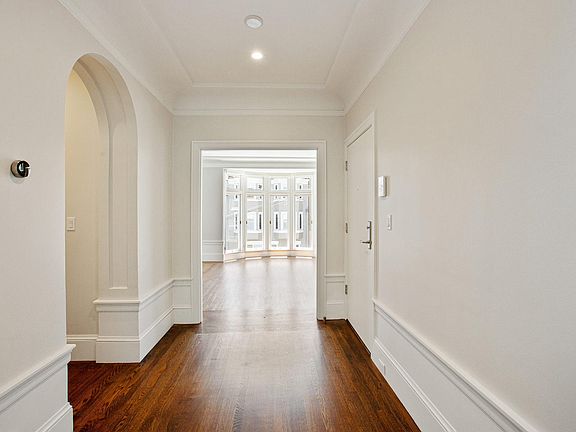 3rd image of 1924 Washington St #1