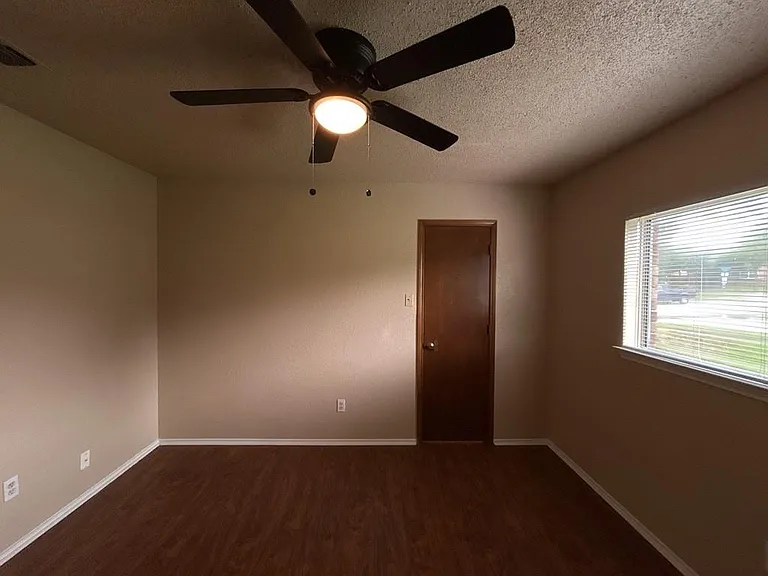 2412 Amber Hill Ln — Photo 26