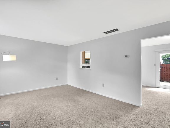 3rd image of 227 Birch Hollow Dr