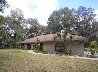 8422 Southwood Oaks St, Lithia, FL 33547
