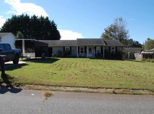 255 Wolfe Ln, Inman, SC 29349