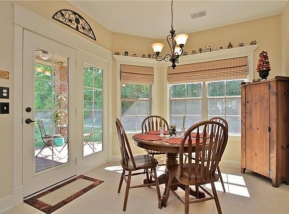 5th image of 111 Silverstone Ln
