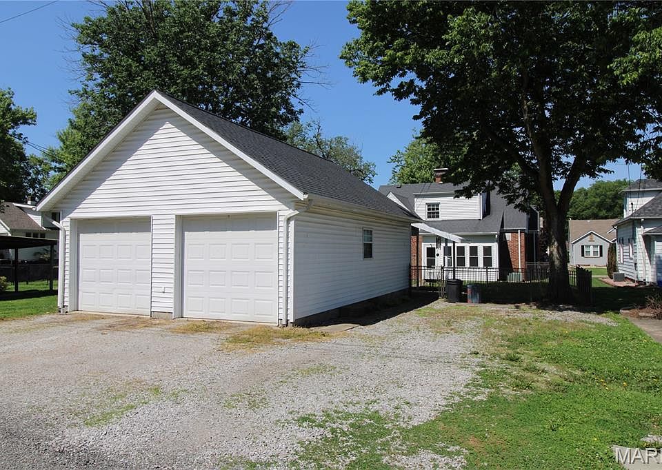 2nd image of 1817 Zschokke St