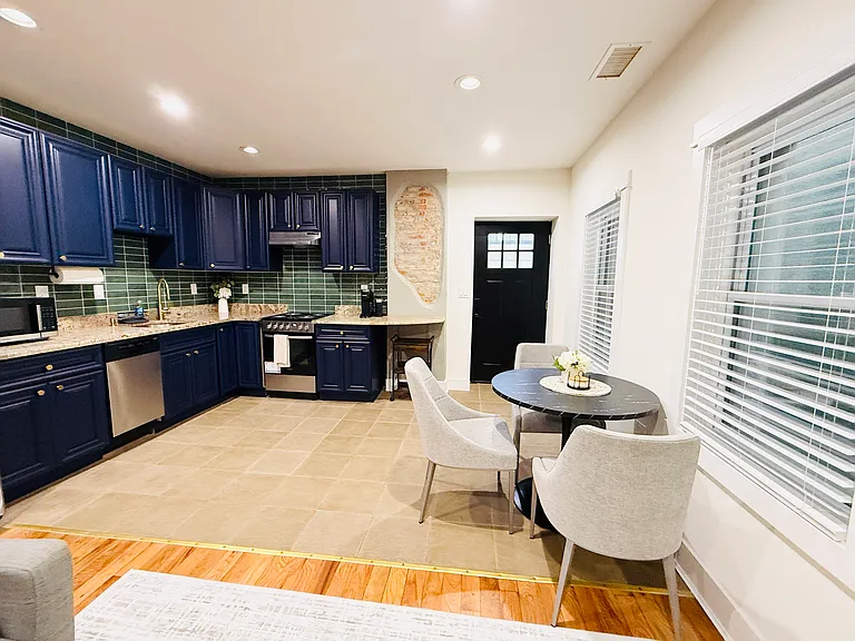 2504 E York St #2 — Photo 4