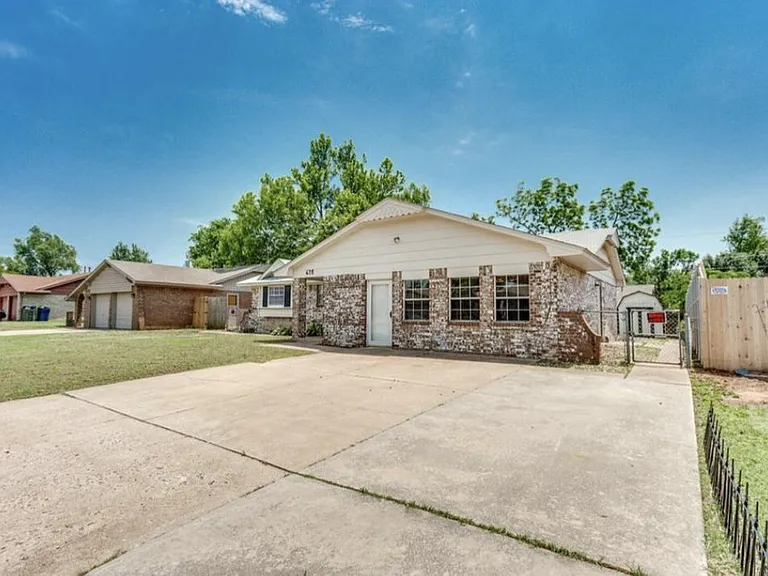 628 Sunset Dr — Photo 2