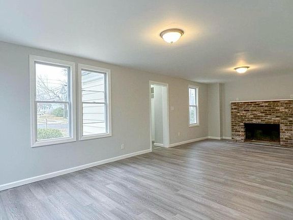 2nd image of 17 Pearl St #1