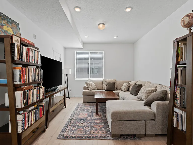 1146 S Redwood Rd #H-801 — Photo 6