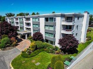 1370 Beach Dr #109, Oak Bay, BC