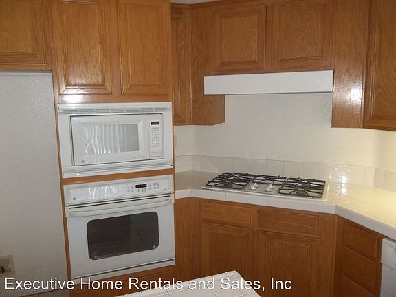 3rd image of 30862 Crystalaire Dr