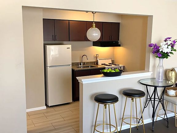 3rd image of 12510 S Lincoln St APT 3