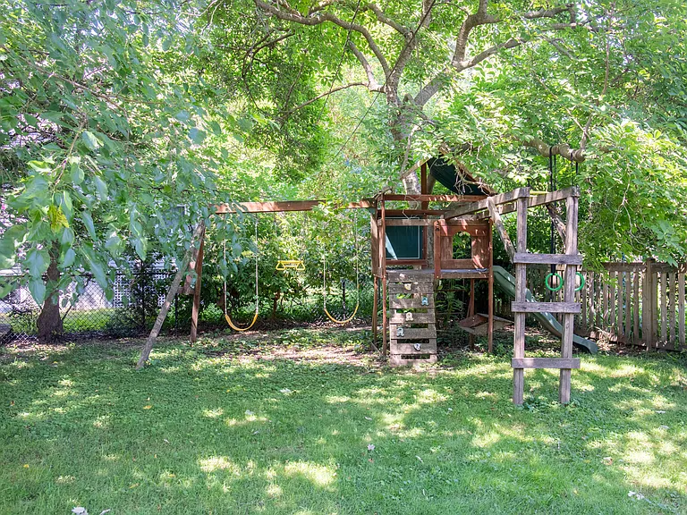 246 Maple Ave — Photo 34