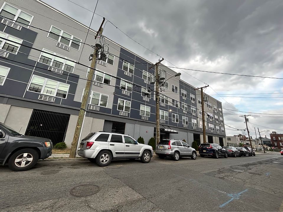 1st image of 203 12th Ave Unit 413