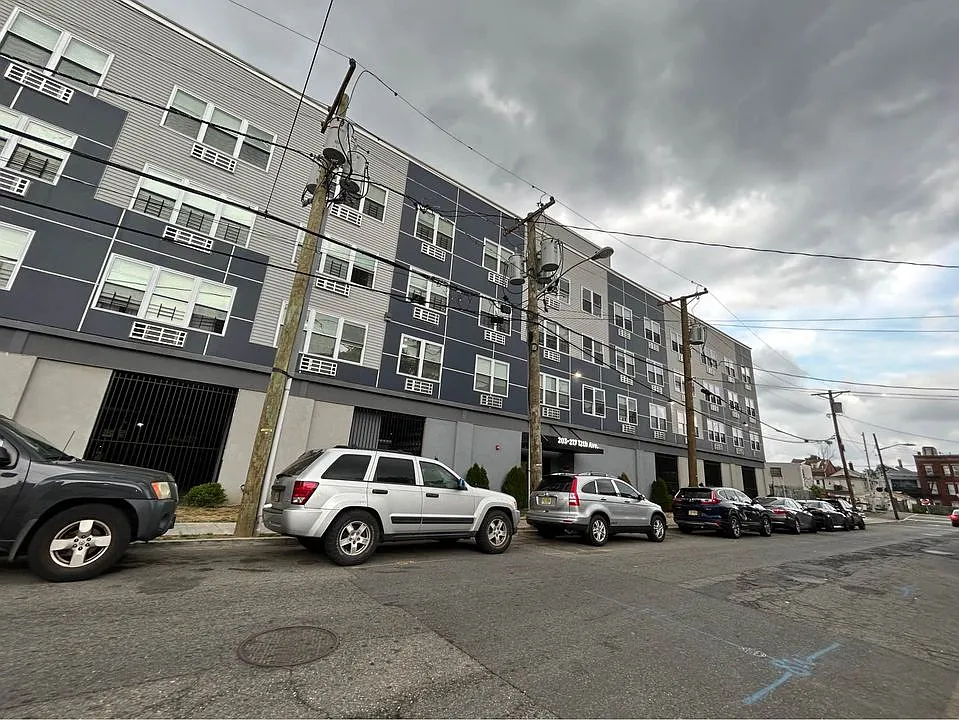 203 12th Ave #413