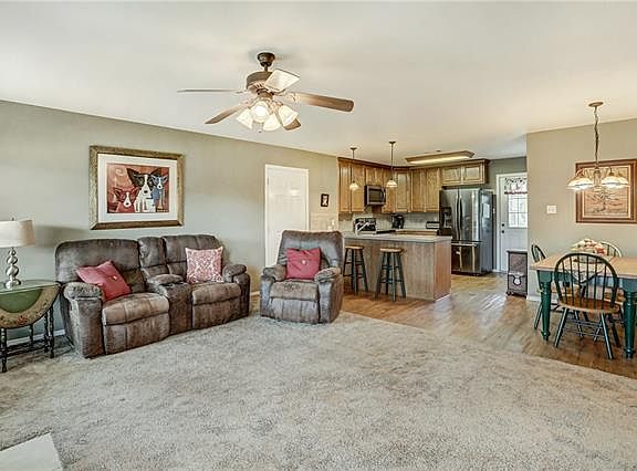 4th image of 3 Rock Hollow Cir