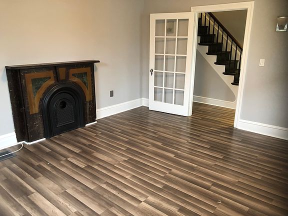 Living rm w/ fireplace 