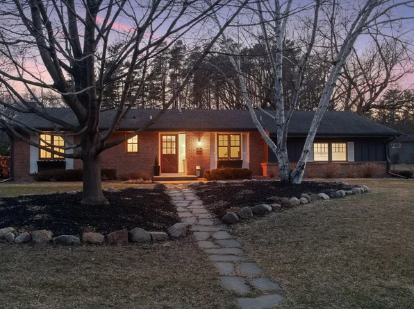 27475 Pine Bnd, Shorewood, MN 55331