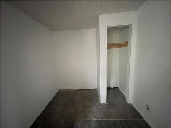 5th image of 2734 Jackson Ave