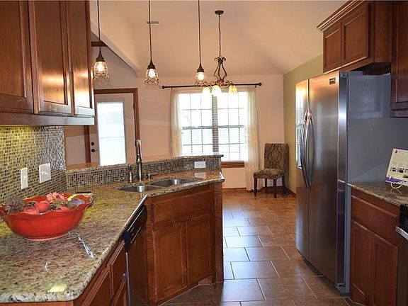 5th image of 312 SW 168th St