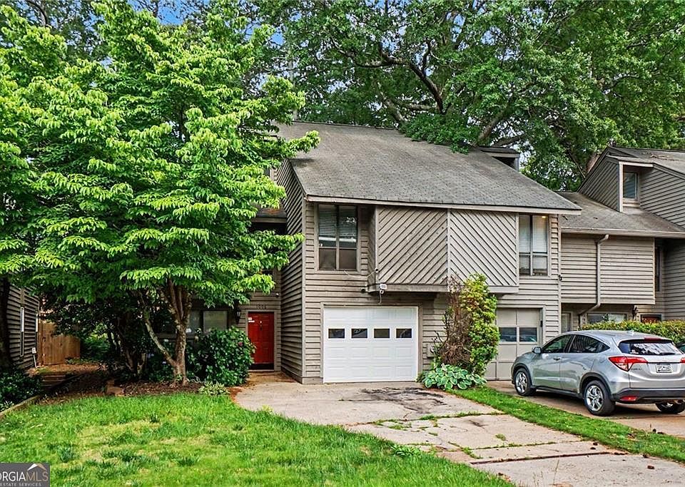 1st image of 1006 Creatwood Cir SE