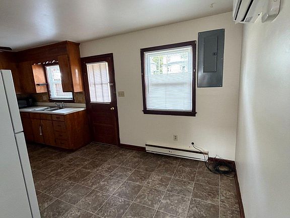2nd image of 409 Market Ave