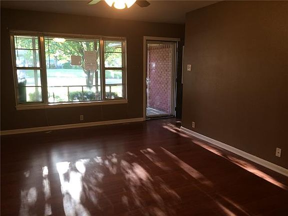 4th image of 1307 Hillside Dr