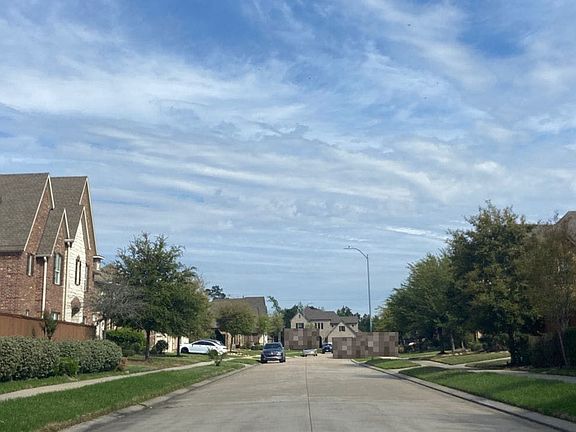 4th image of 17109 Spirit Lake Ln