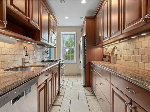 8 Midland Gardens #2J, Bronxville, NY 10708