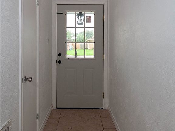 4th image of 9240 Landis Dr