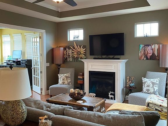 3rd image of 3901 Coventry Ln