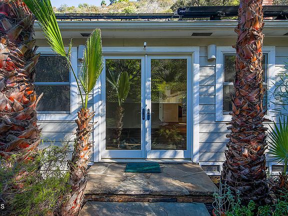 3rd image of 904 N Beverly Glen Blvd