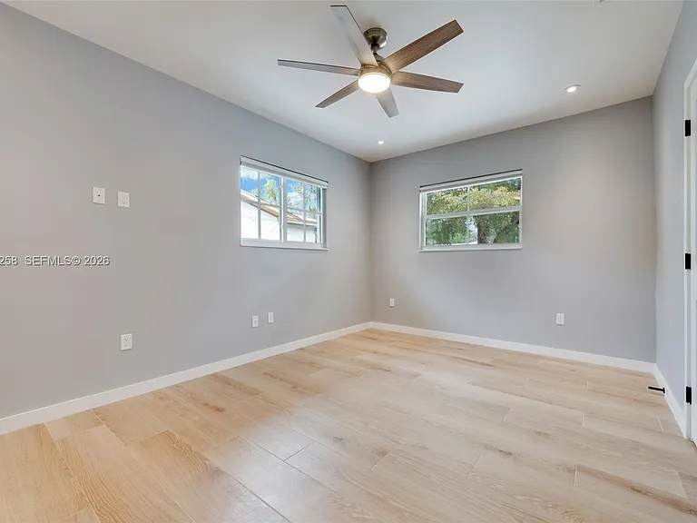 6356 SW 14th St — Photo 14