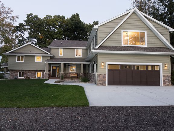 4th image of 9517 Woodlawn Dr
