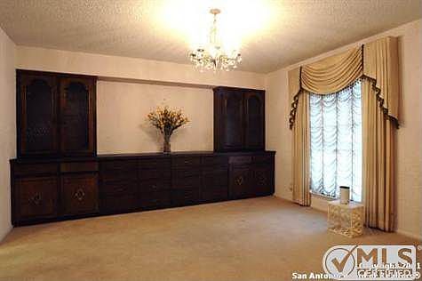 3rd image of 934 Serenade Dr