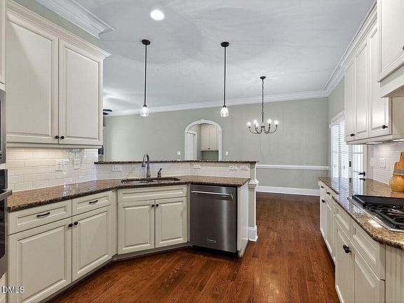 3rd image of 1813 Green Oaks Pkwy