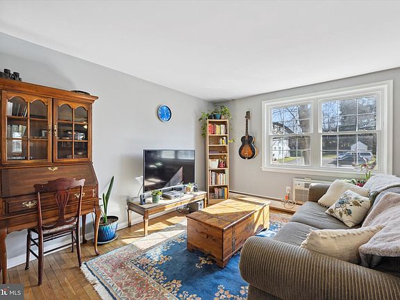 3rd image of 175 W King St Unit 105