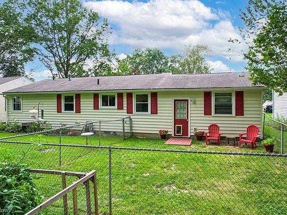 5th image of 229 Maylawn Ave