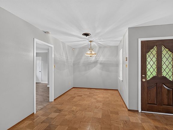 5th image of 3329 Red Bud Ln