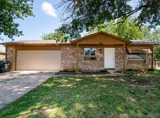 323 N Cedar St, Owasso, OK 74055