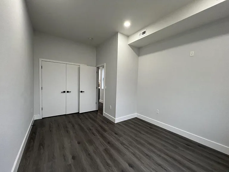 2439 N Marshall St — Photo 14