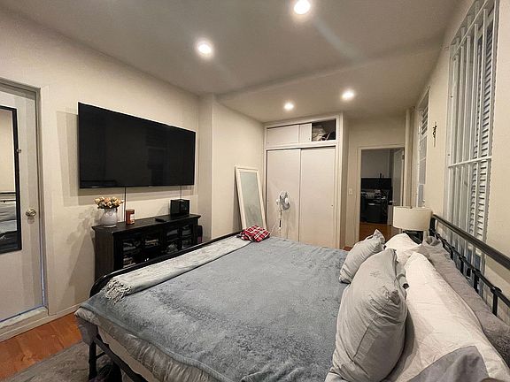 5th image of 125 Sullivan St APT 3