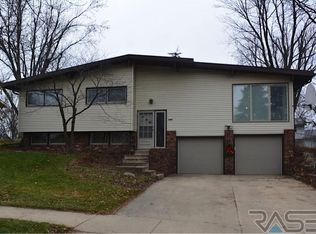 4209 S Hickory Hill Rd, Sioux Falls, SD 57103