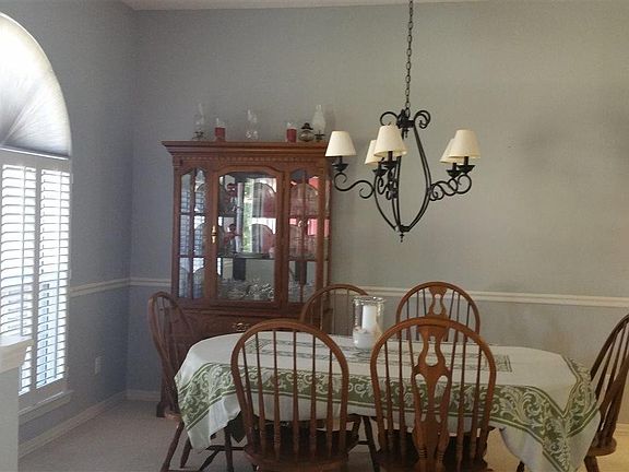 3rd image of 1524 Colwyn Dr